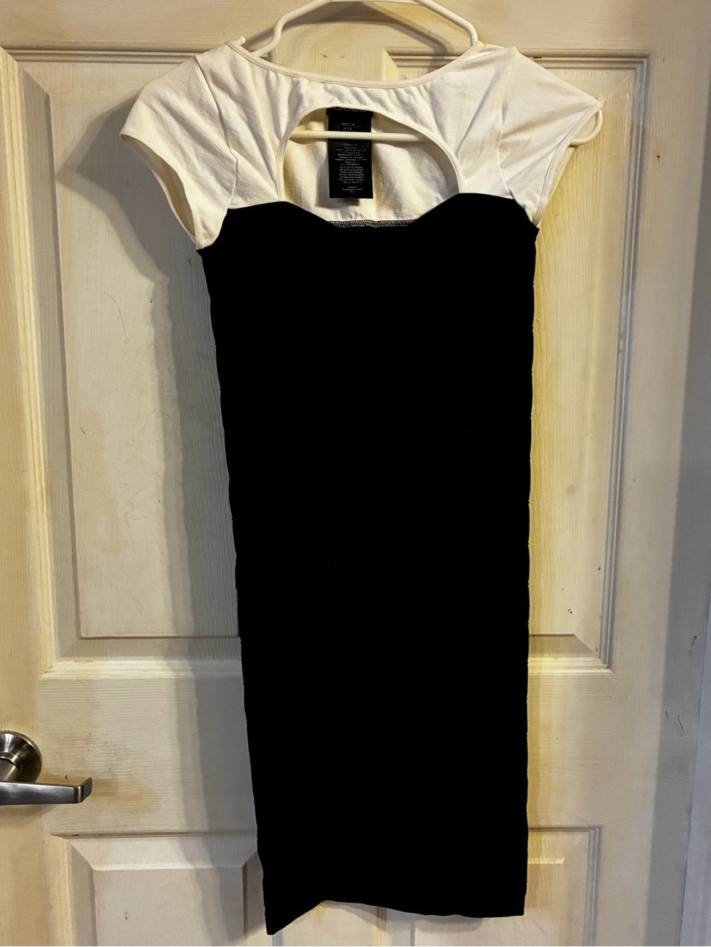 Bebe Woman’s Black & White Cap-Sleeve Sheath Dress, Size: PS